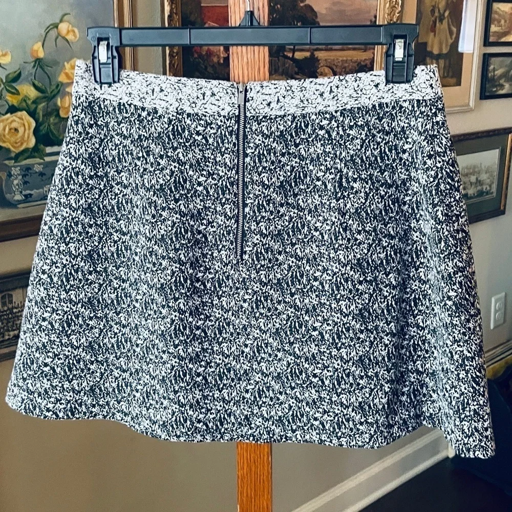 Banana Republic pleated abstract a-line mini skirt pockets lined 10 black white